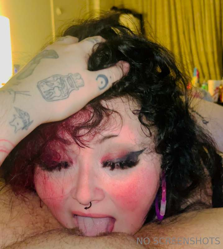 Sent out this amazing video of me and Blair The Bat 👅💦💦