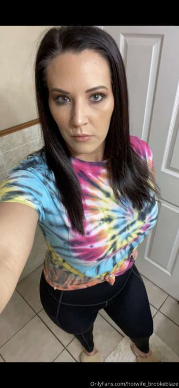 Y’all I wore a crop top for the first time in 32 y3ars and f..