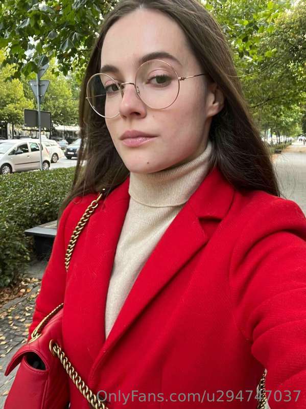 Do you think Red is my colour? 🍎