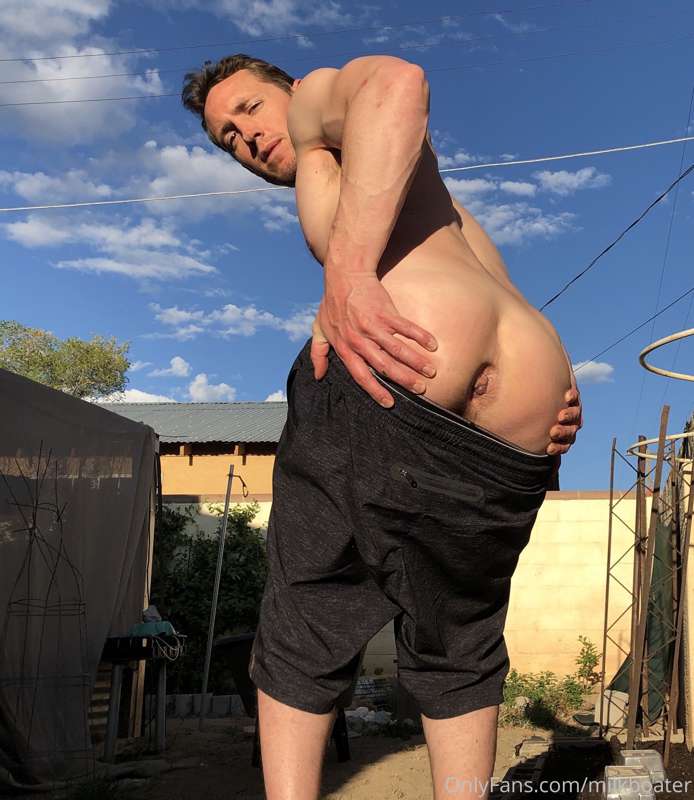 I like when the late day sun makes the skin and the ass seem.. 2
