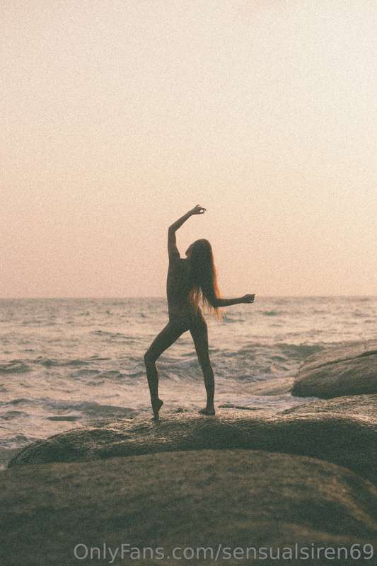 🌊swipe the gallery to see beauty of sunrise nudity 🌊