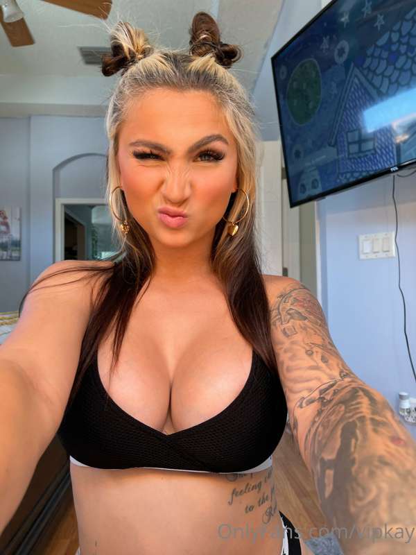 My pussy is so wet baby 💦😳