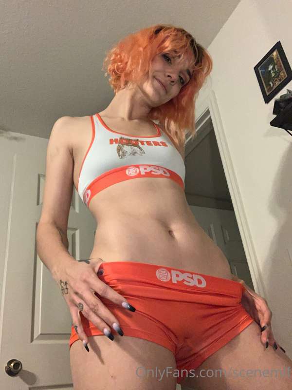 Would u fuck a hooters chick 7