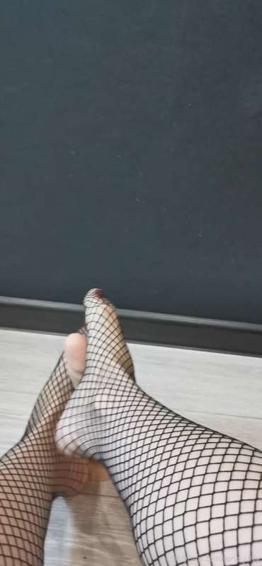 Look like my legs gently stroke this rubber dildo, mmm I lik..
