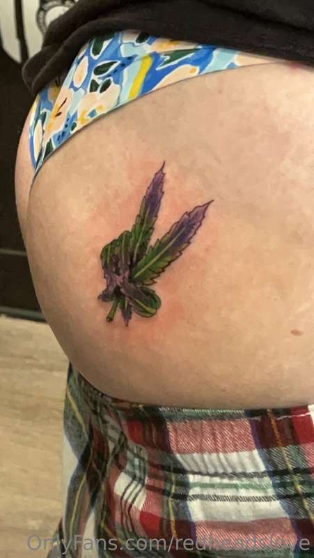 New booty tat.. 😜✌🏻