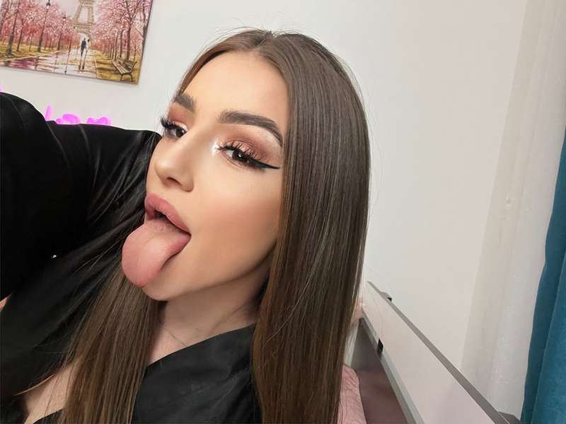 cosa diresti se il tuo sperma fosse sulla mia lingua?😳