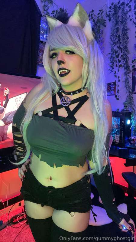 Loona cosplay photoset! 🖤🐾 I love being a sexy hell hound 😈 5