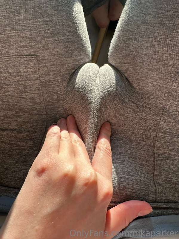 Leggings are a dangerous place for fat pussies (she loves da.. 11