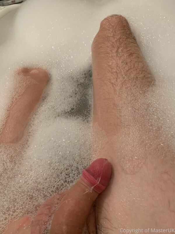 You like when I’m in the bath?🤪 wanna come join next time?😈 .. 5