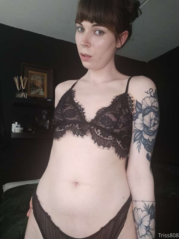 Hii everyone :3

I have a new picture set for you all today .. 24