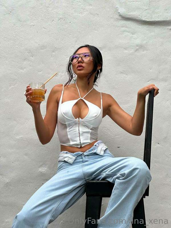 What kind of clothes do you like to see on girls? ❤️🥰
 Corse..