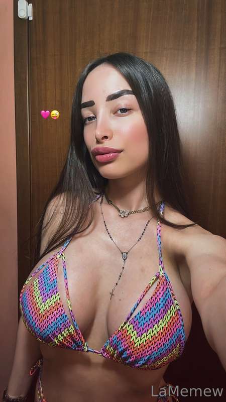 Ti piace il mio nuovo costume ?🌈