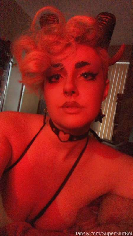 Superslutboi - Fansly - 19 Oct, 2021 14