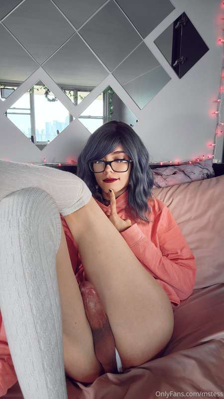 Hoodie vibes... Annnd a little bit of naked vibes c; 28