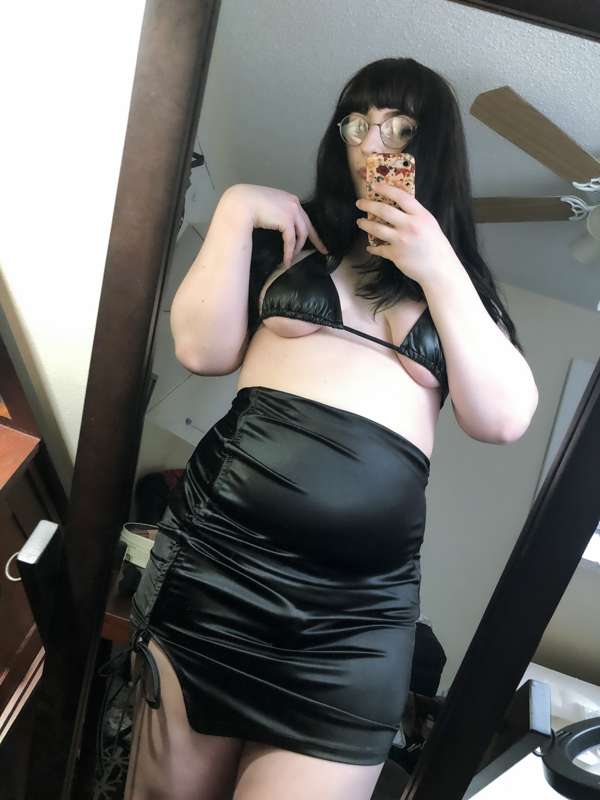 🌺🖤[Satin Skirt Pics]🖤🌺

Just some pics and gifs to accompany.. 5