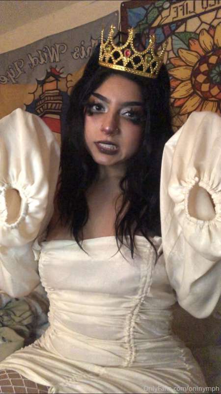 boo! 👻 

new costume today :3