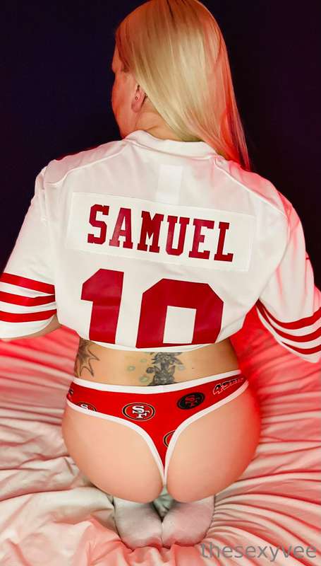 **So what do you think of my tight end?** 😊🍑 2