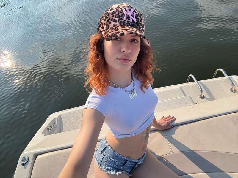 boat day 💦💦💦 need someone to help rub in the sunscreen for m..