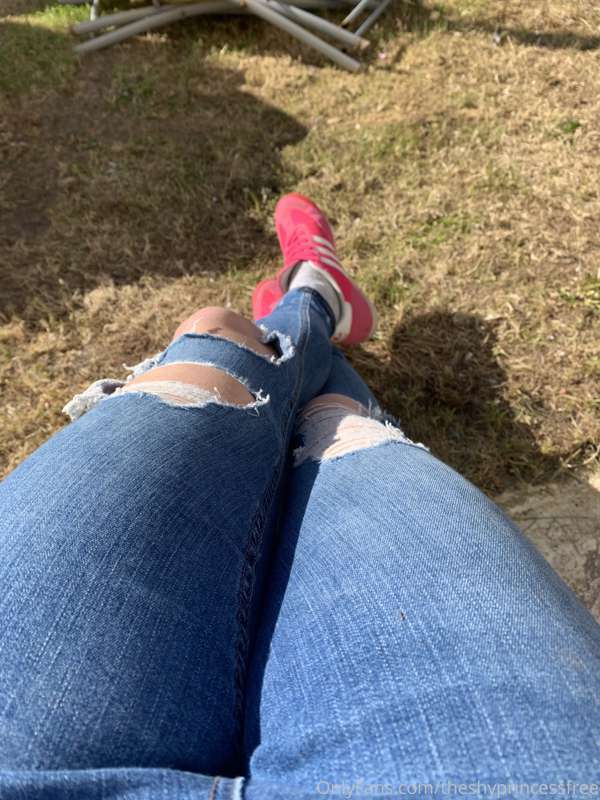 Not everyday is naked day ❤️
Garden chill 😈