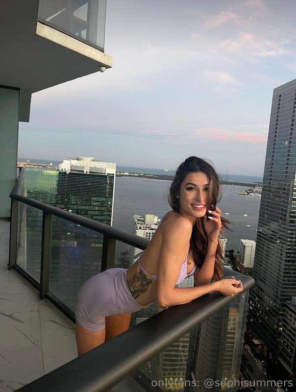 Thinking about all the ways you could stretch me out right n.. 1