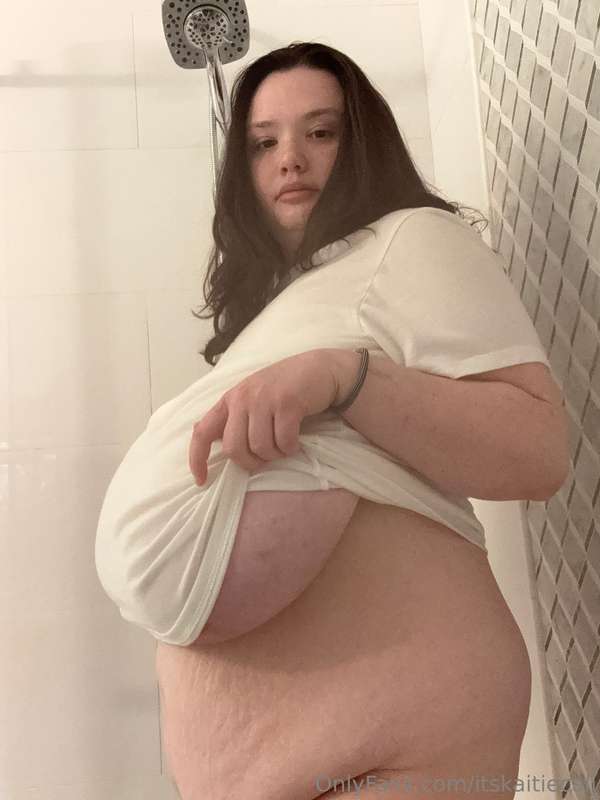 Let’s get this white shirt wet😉😛