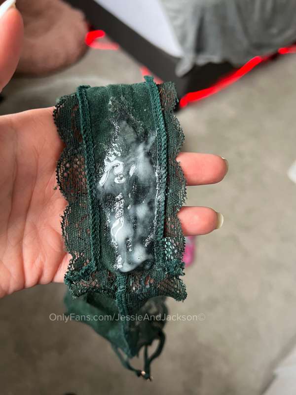 **My creampied panties from earlier** 💦
Swipe for the video .. 2