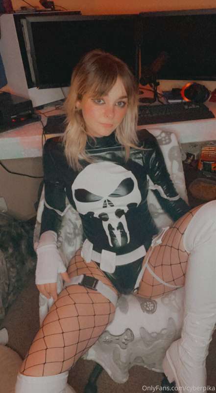 Who needs to be punished 🤤 let me step on you daddy? 

This ..