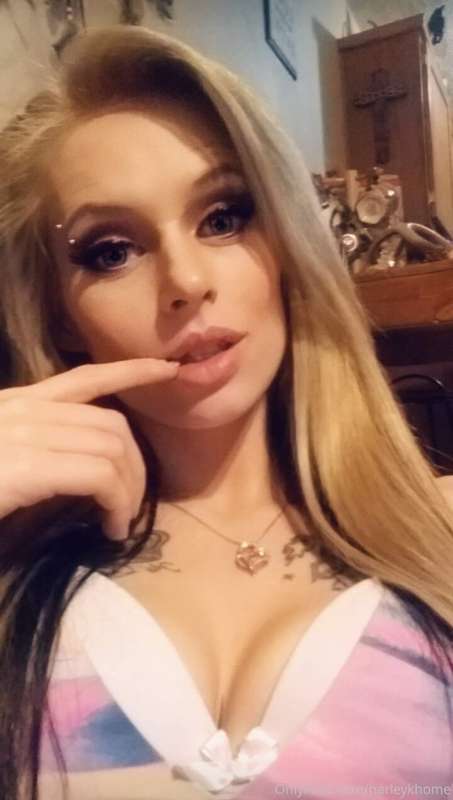 Gotta love my tattoos!! ❤😁 8