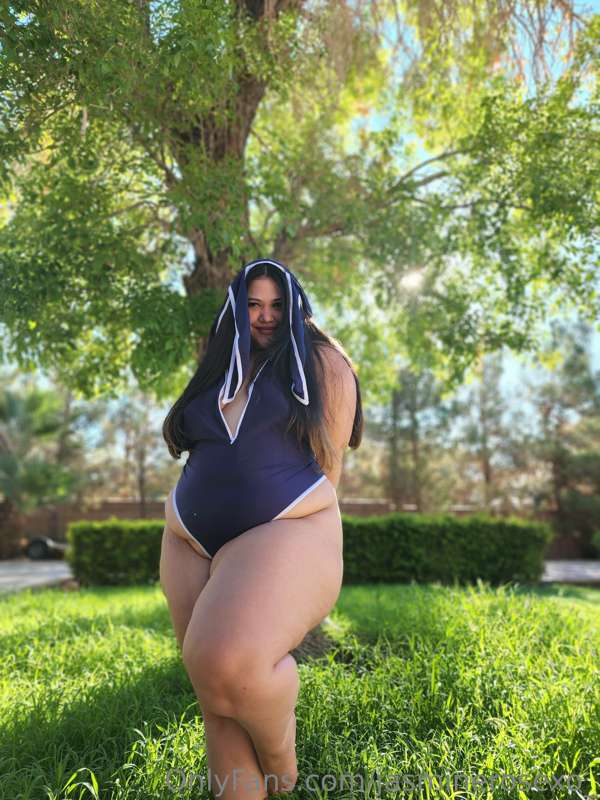Big Booty Bunny 🐇💙 8
