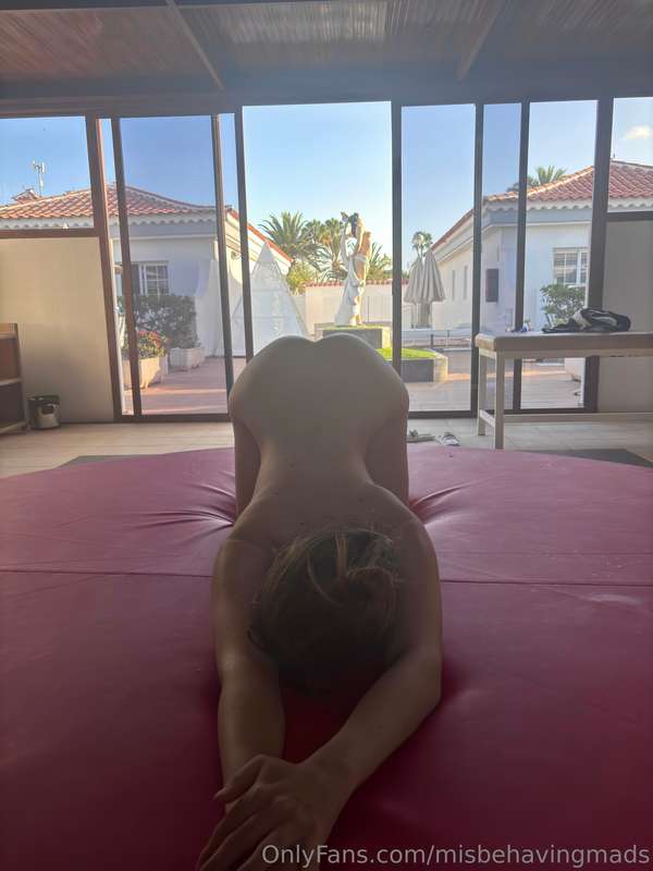 Throwback to our swingers holiday! 🍍I loved being naked arou.. 2