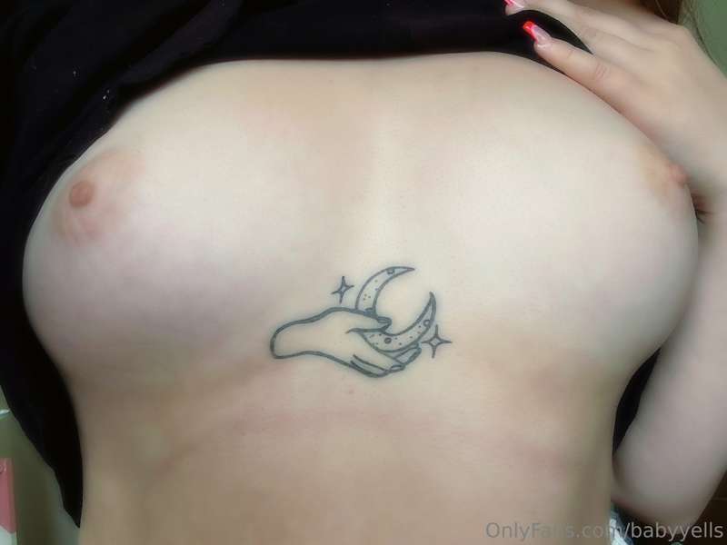 happy *titty tuesday* 😋 2