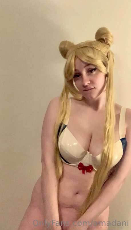 Going through my cosplaybox this week! Here is my latex sail.. 2