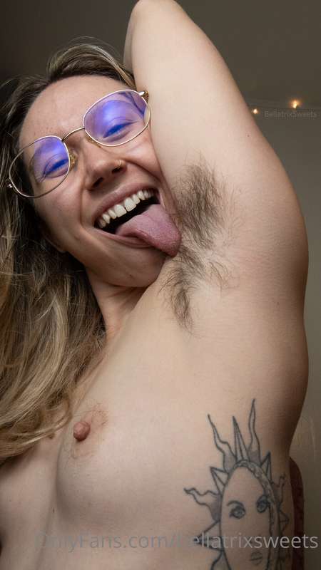 licking my hairy armpit