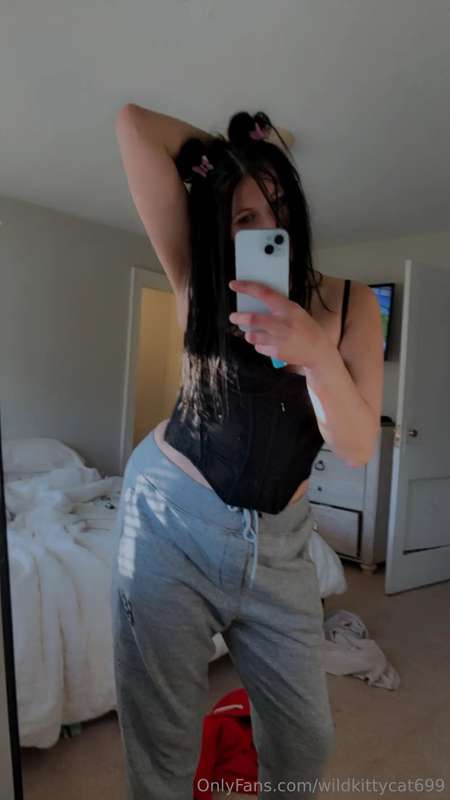I’m horny. Let’s chat. Make each other cummmm.
