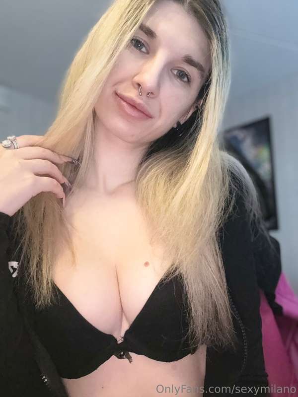🩷🩷🩷🩷🖤🖤🖤