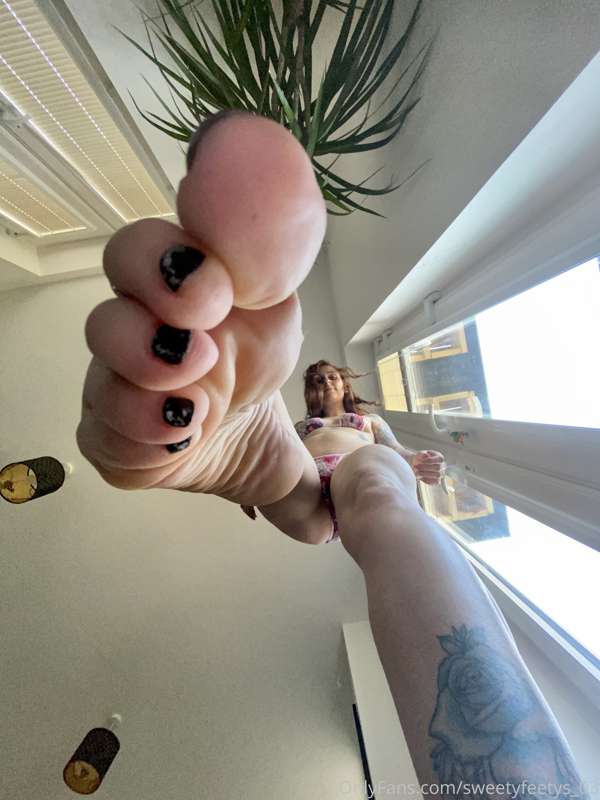 Do you really think you have a chance against my huge foot ?.. 2