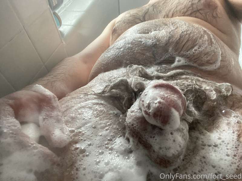 LEAKY FAUCET
Was feeling horned up after a shower, decided t..