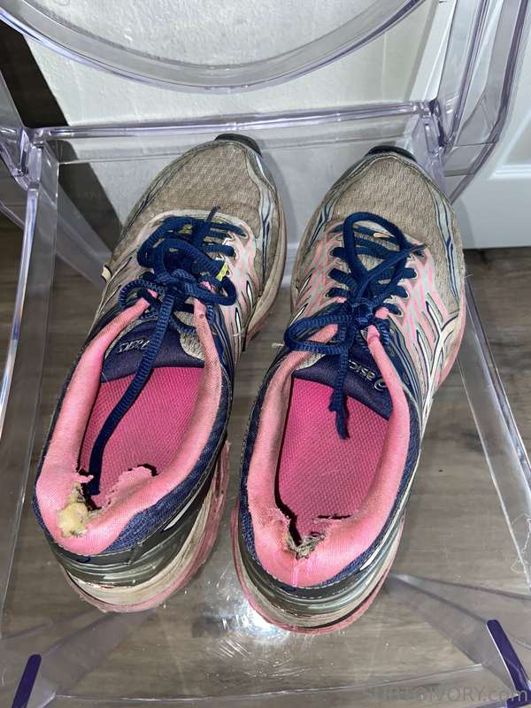 Worn shoe drop: -SHIPPING IN USA ONLY -dm me which pair you .. 1