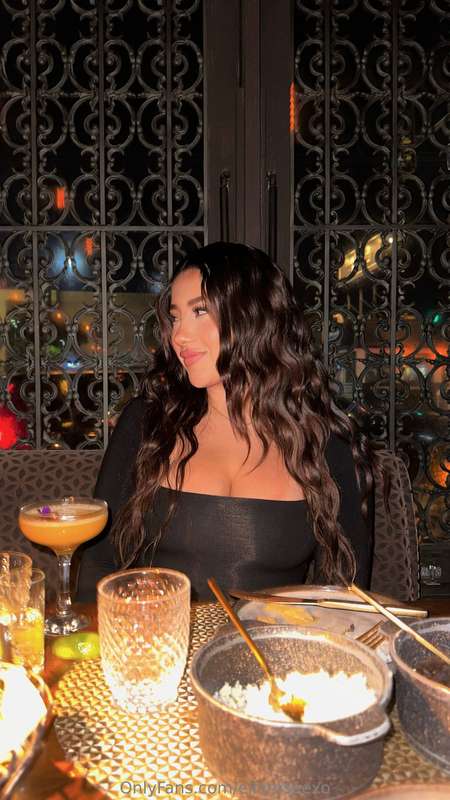 What’s better than a date with me? Absolutely nothing 😘