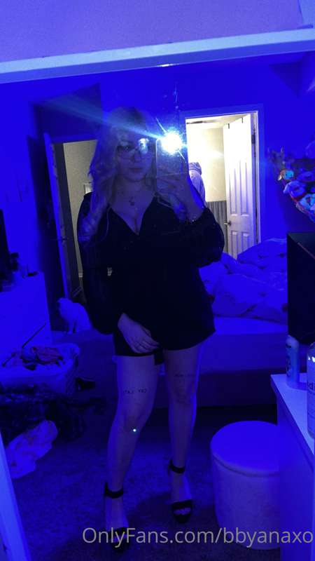 sent out a new sextape go watch me get cream pied ^_^