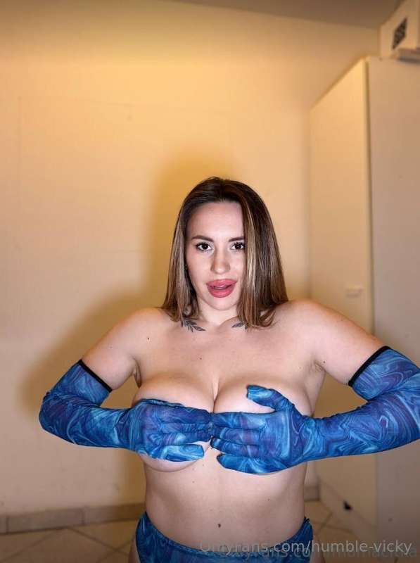 @mamacitka 😈 oh this funny mamacita with huge breasts will t..