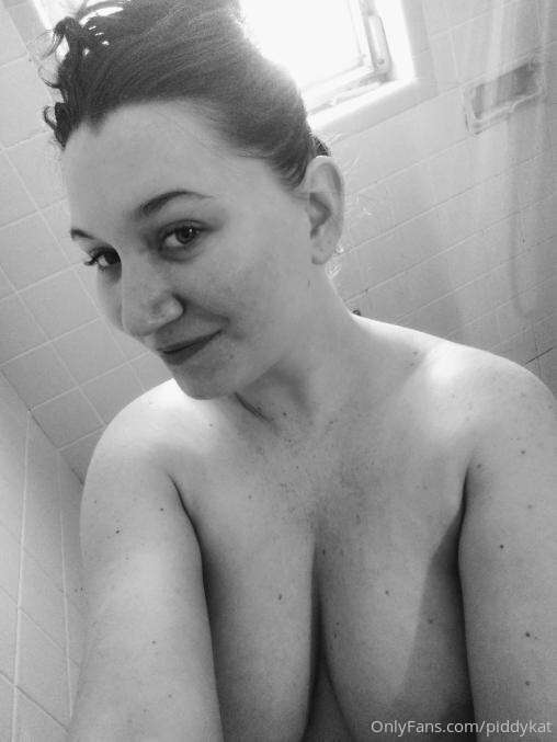 FLASH SALE!!!(40% OFF)Unlock for some sexy shower vids 😘