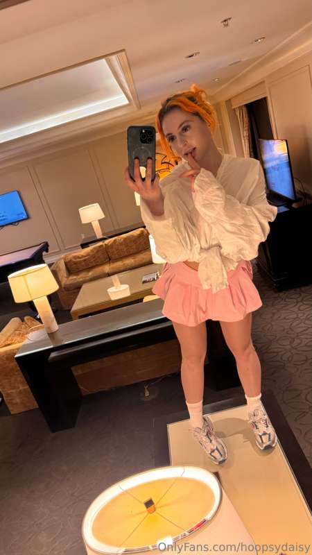 This skirt is easy access. What do you think? 🥵