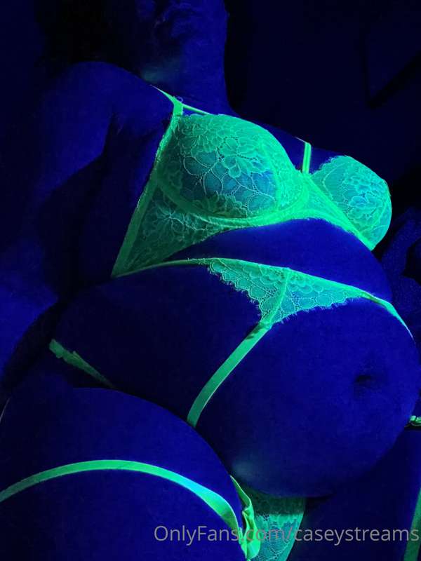 Imagine plowing my fat pussy in this lighting thooooo🥵🥵🥵🥵🥵 n.. 1