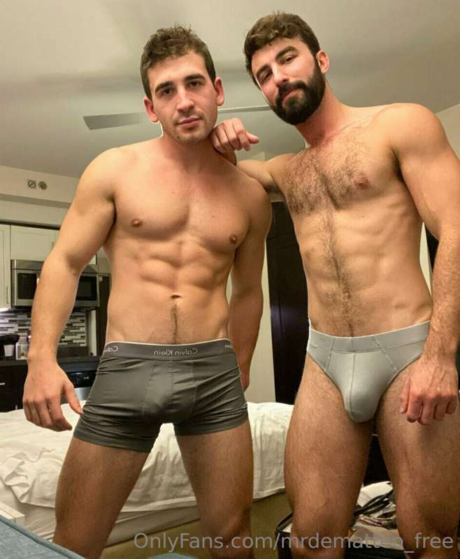 🚨 MY STRAIGHT friend @sixpacny let me suck him off at my hot..