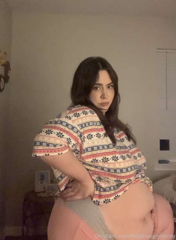*m i n i p o s t* 

Lazy chubby girl next door, turning into.. 3