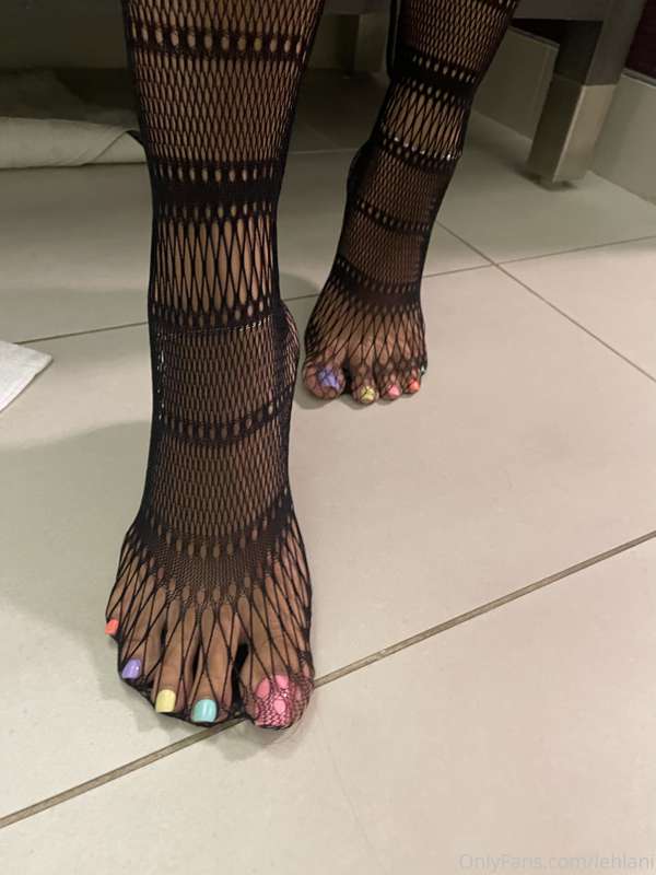 😇 for those who’ve requested fishnets/hose ! 4