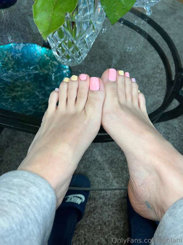 Some pics from last week 🩷 I’m ready for a new pedi. I’ve le.. 12
