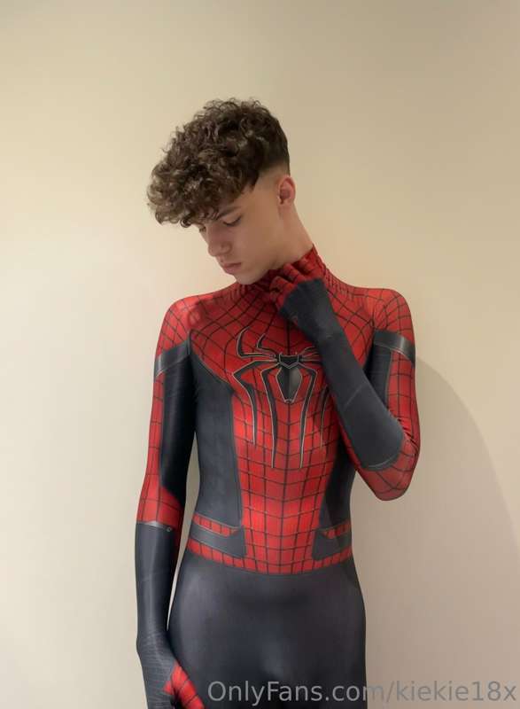 Happy Halloween from your friendly neighbourhood spider twin.. 9