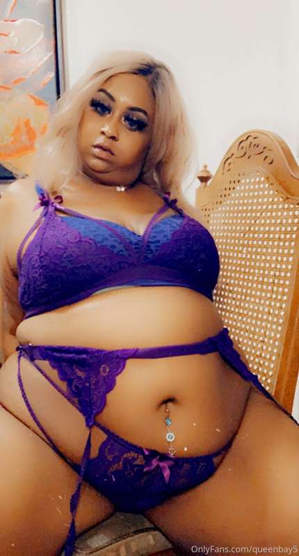 Swipe to look at my fat brown gut and chins where my neck us.. 2